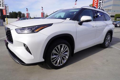 2023 Toyota Highlander Hybrid Platinum