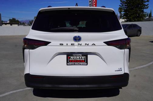 2022 Toyota Sienna LE