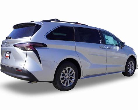 2025 Toyota Sienna XLE
