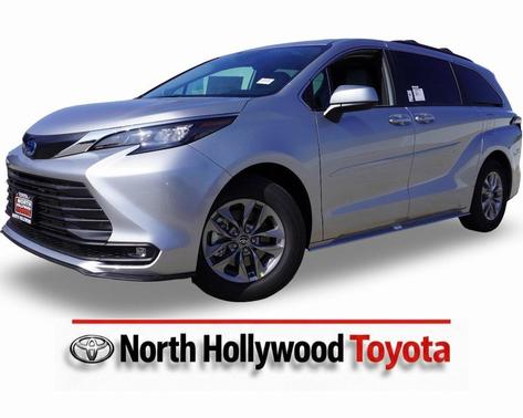 2025 Toyota Sienna XLE