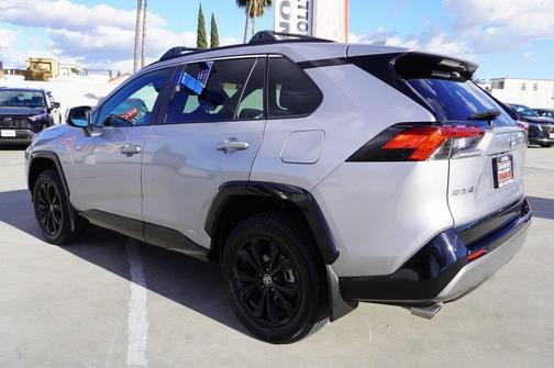 2022 Toyota RAV4 Hybrid SE