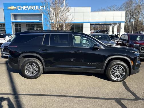 Mosaic Black Metallic 2026 Chevrolet Traverse LT