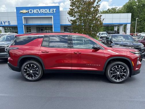 Radiant Red Tintcoat 2026 Chevrolet Traverse LT
