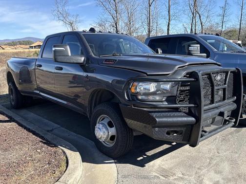 2024 RAM 3500 Tradesman Crew Cab 4x4 8' Box