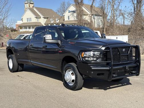 2024 RAM 3500 Tradesman Crew Cab 4x4 8' Box