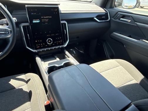 Summit White 2025 GMC Acadia FWD Elevation