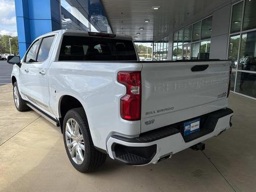 Polar White Tricoat 2026 Chevrolet Silverado 1500 High Country