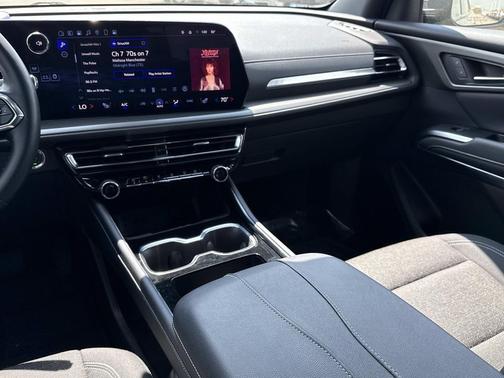 Mosaic Black Metallic 2025 Chevrolet Traverse LT