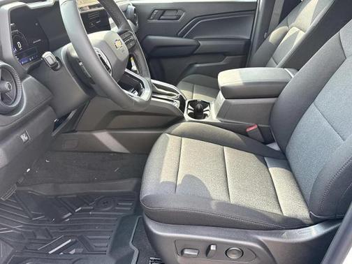 Summit White 2026 Chevrolet Colorado WT