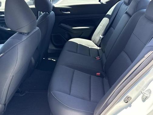 Glacier White 2022 Nissan Altima S FWD
