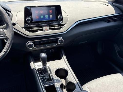 Glacier White 2022 Nissan Altima S FWD