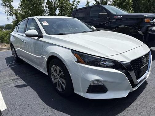 Glacier White 2022 Nissan Altima S FWD