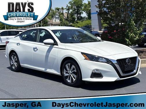 Glacier White 2022 Nissan Altima S FWD