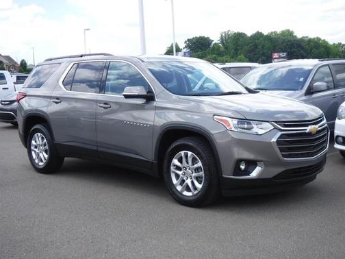 Pepperdust Metallic 2019 Chevrolet Traverse LT Cloth