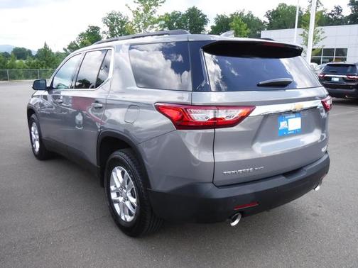 Pepperdust Metallic 2019 Chevrolet Traverse LT Cloth