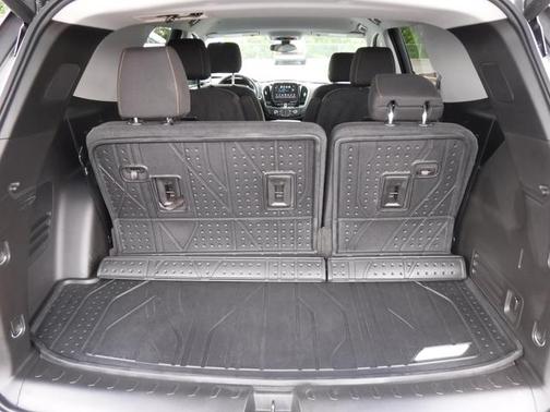 Pepperdust Metallic 2019 Chevrolet Traverse LT Cloth