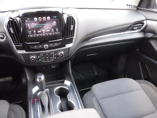 Pepperdust Metallic 2019 Chevrolet Traverse LT Cloth