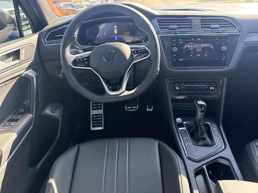 2024 Volkswagen Tiguan 2.0T SE R-Line Black