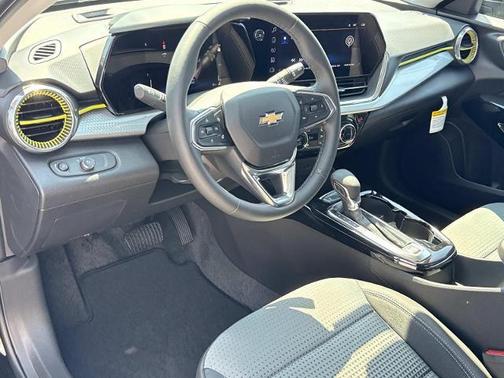 Mosaic Black Metallic 2026 Chevrolet Trax LT