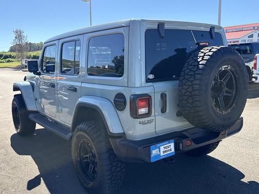 2023 Jeep Wrangler 4-Door Sahara Altitude 4x4