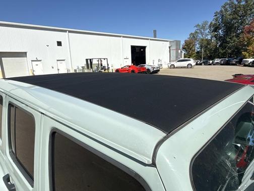 2023 Jeep Wrangler 4-Door Sahara Altitude 4x4