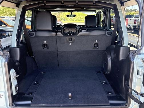 2023 Jeep Wrangler 4-Door Sahara Altitude 4x4