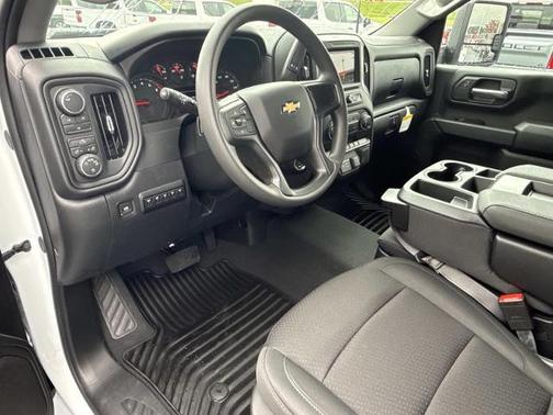 Summit White 2026 Chevrolet Silverado 2500 Custom