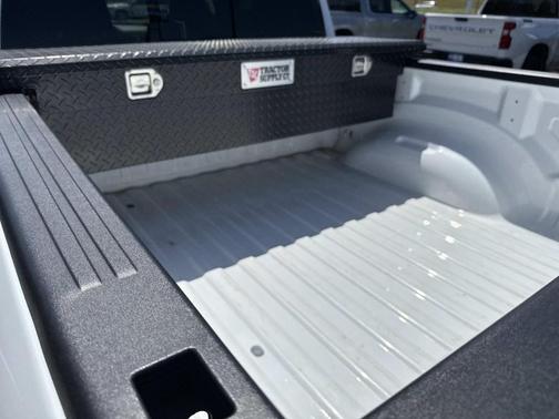 Bright White Clearcoat 2024 RAM 1500 Laramie