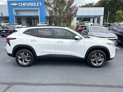 Summit White 2026 Chevrolet Trax LT