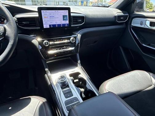 Carbonized Gray Metallic 2022 Ford Explorer ST-Line