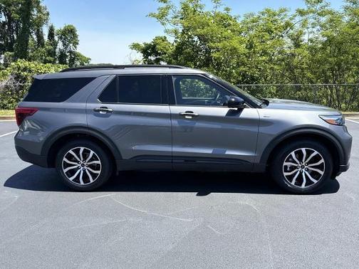 Carbonized Gray Metallic 2022 Ford Explorer ST-Line