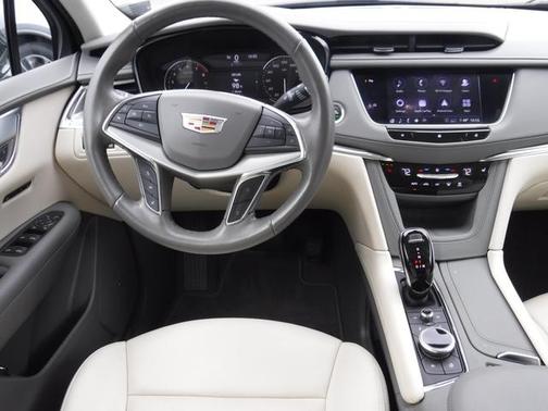 2020 Cadillac XT5 Premium Luxury