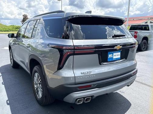 Sterling Gray Metallic 2026 Chevrolet Traverse LT
