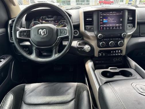 Diamond Black Crystal Pearlcoat 2019 RAM 1500 Laramie