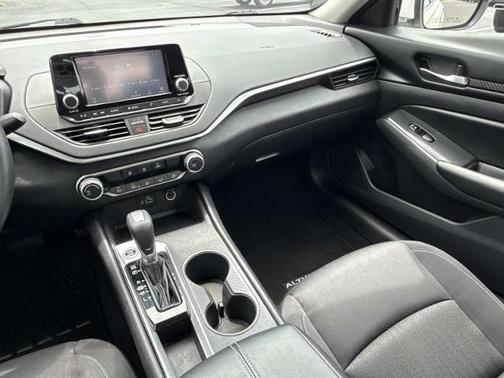 Glacier White 2022 Nissan Altima S FWD