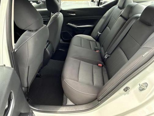 Glacier White 2022 Nissan Altima S FWD