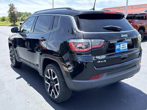 Diamond Black Crystal Pearlcoat 2018 Jeep Compass Limited