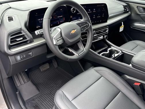 Sterling Gray Metallic 2026 Chevrolet Traverse LT