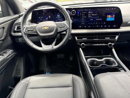 Mosaic Black Metallic 2025 Chevrolet Traverse LT