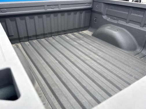 Bright Blue Metallic 2022 Chevrolet Colorado LT