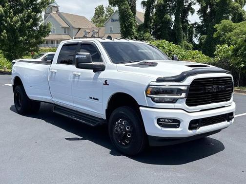 Bright White Clearcoat 2024 RAM 3500 Laramie Crew Cab 4x4 8' Box