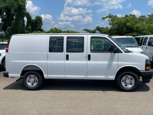 2025 Chevrolet Express 2500 RWD 2500 Regular Wheelbase WT