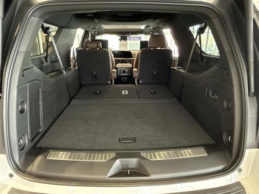 2025 Chevrolet Suburban 4WD High Country