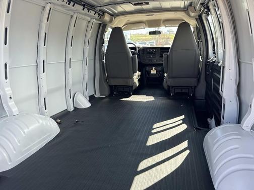 2025 Chevrolet Express 2500 RWD 2500 Regular Wheelbase WT