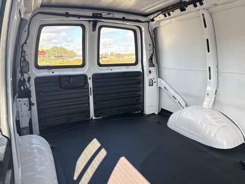 2025 Chevrolet Express 2500 RWD 2500 Regular Wheelbase WT