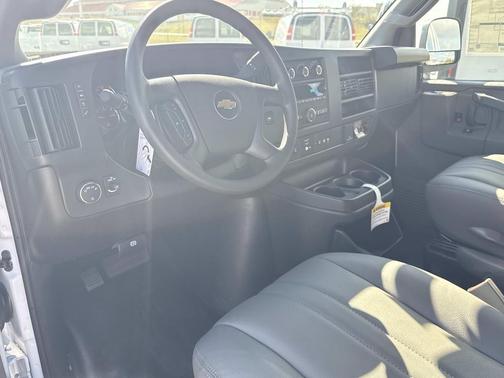 2025 Chevrolet Express 2500 RWD 2500 Regular Wheelbase WT