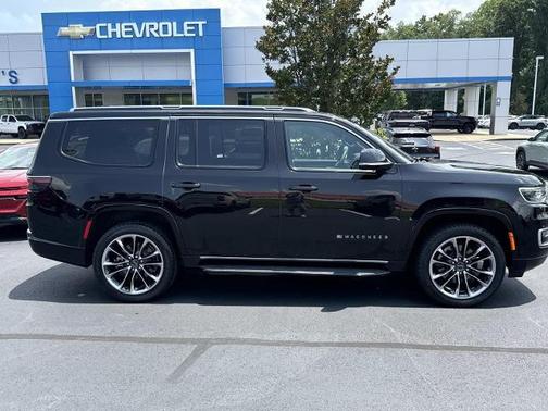 Diamond Black Crystal Pearlcoat 2023 Jeep Wagoneer Series II 4x4