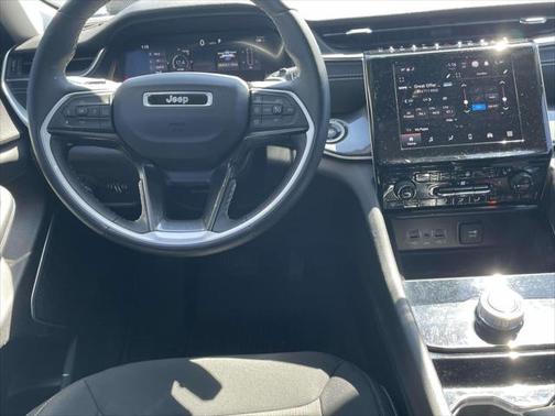 2022 Jeep Grand Cherokee L Laredo