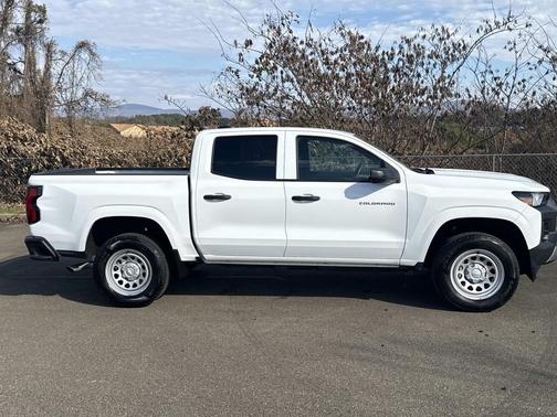 2024 Chevrolet Colorado WT