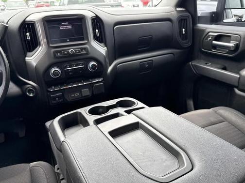 Summit White 2025 Chevrolet Silverado 2500 Custom